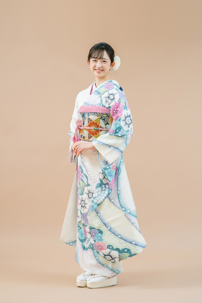 最高級の総絞り振袖レンタル】 藤娘きぬたや謹製の総絞り MLサイズ 白