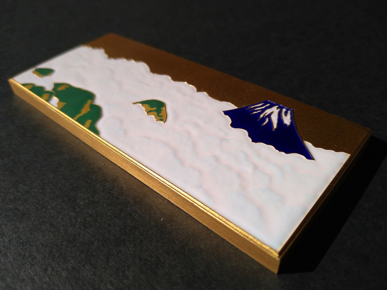 造幣局 七宝章牌 群青富士の紹介（2013） | 金銀砂子・造幣局の金属