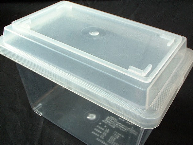 コバエ防止の高機能飼育ケース「スタック」販売