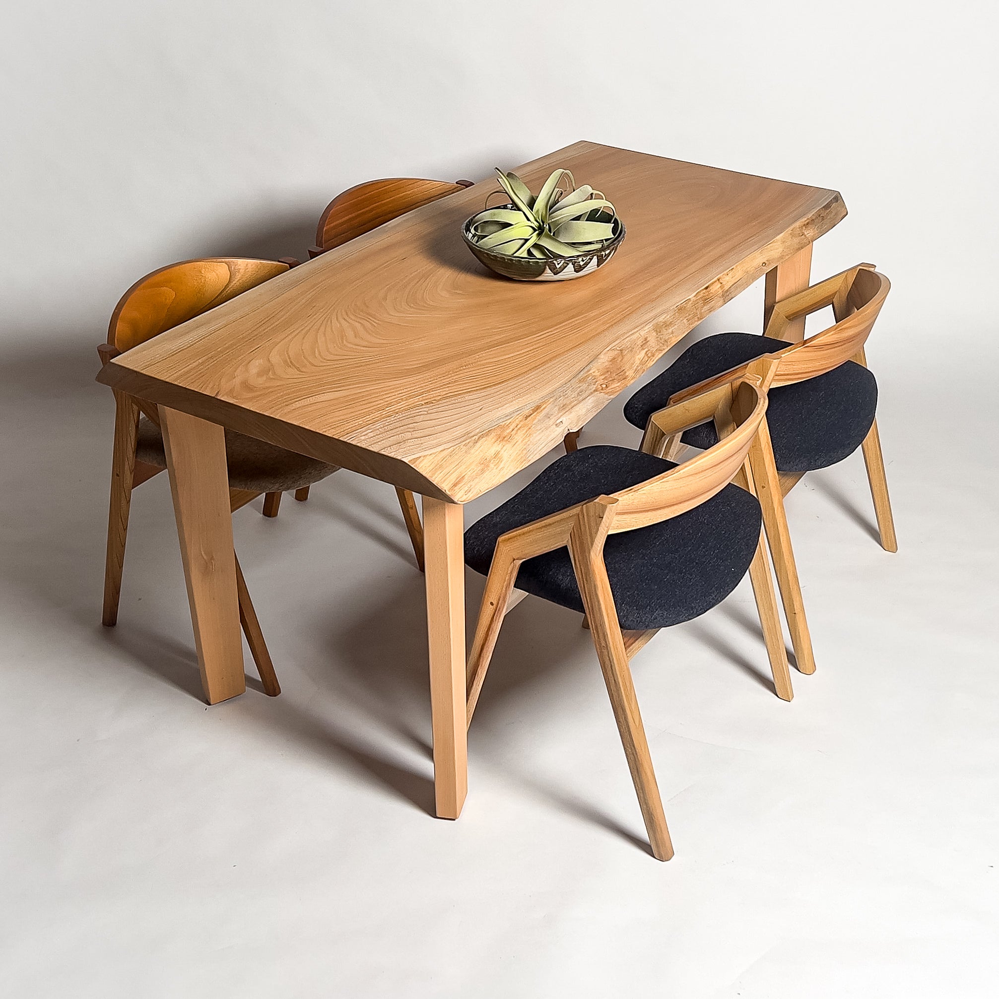 公式】KIDO MEIMOKU（鬼童銘木）｜一枚板テーブル・ソファ専門店