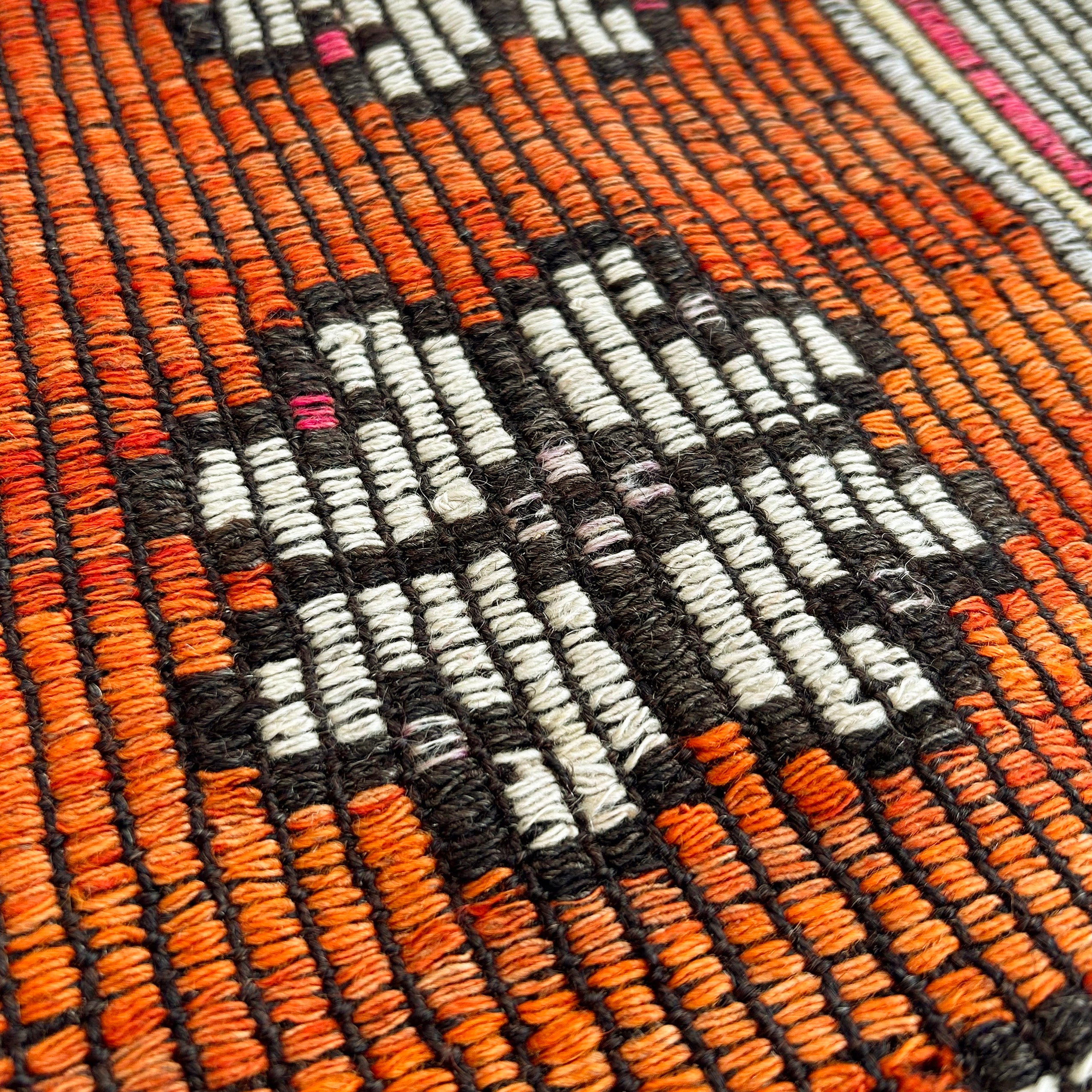 オールドキリム キリムクッションカバー 35×35㎝ (C-11196) – キリム屋