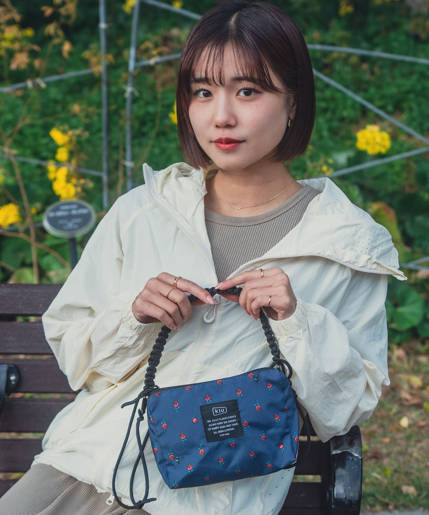 パラコードサコッシュポーチ k362 – KiU公式オンラインショップ