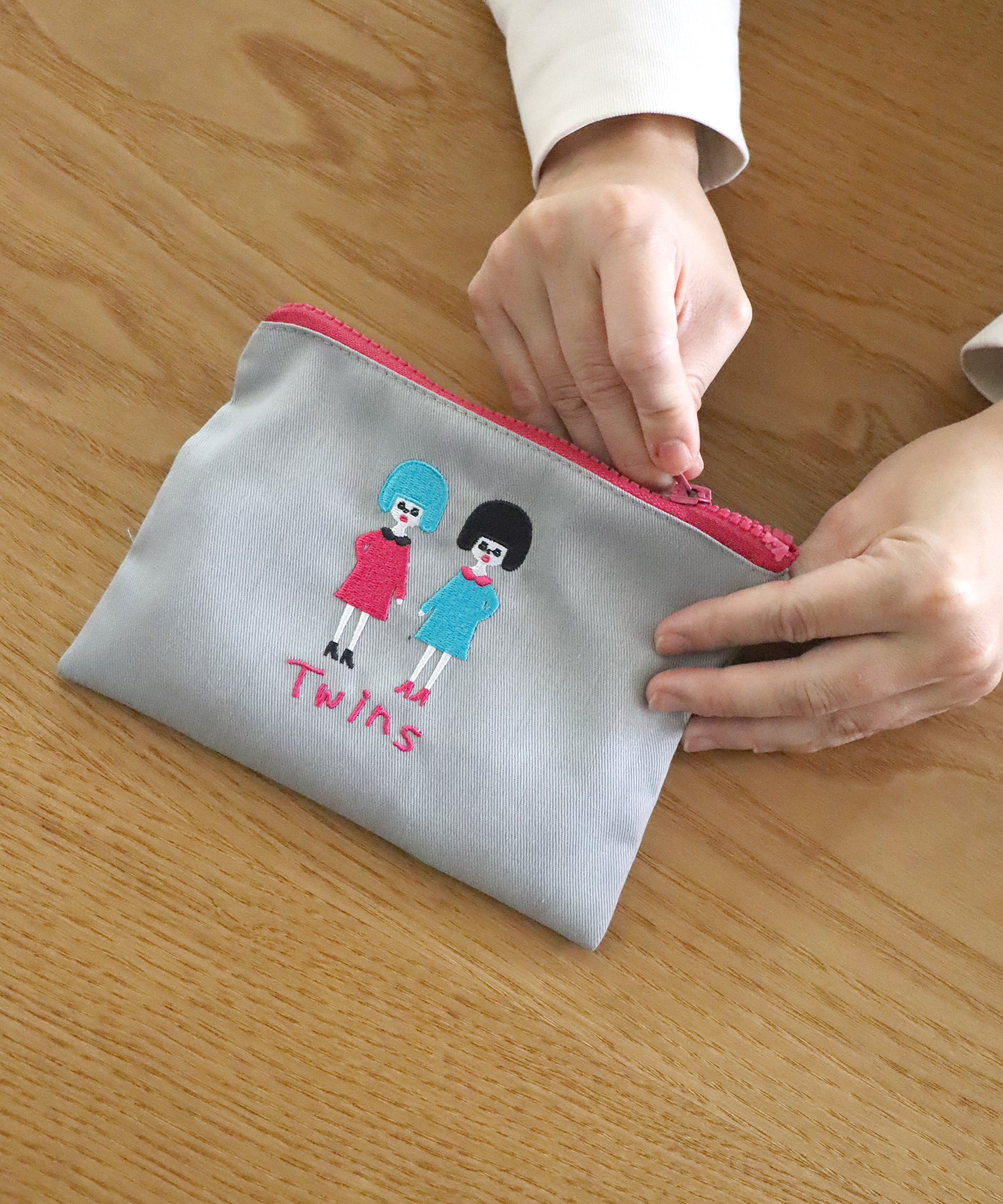 コミカル刺繍 ポーチ – きびす堂