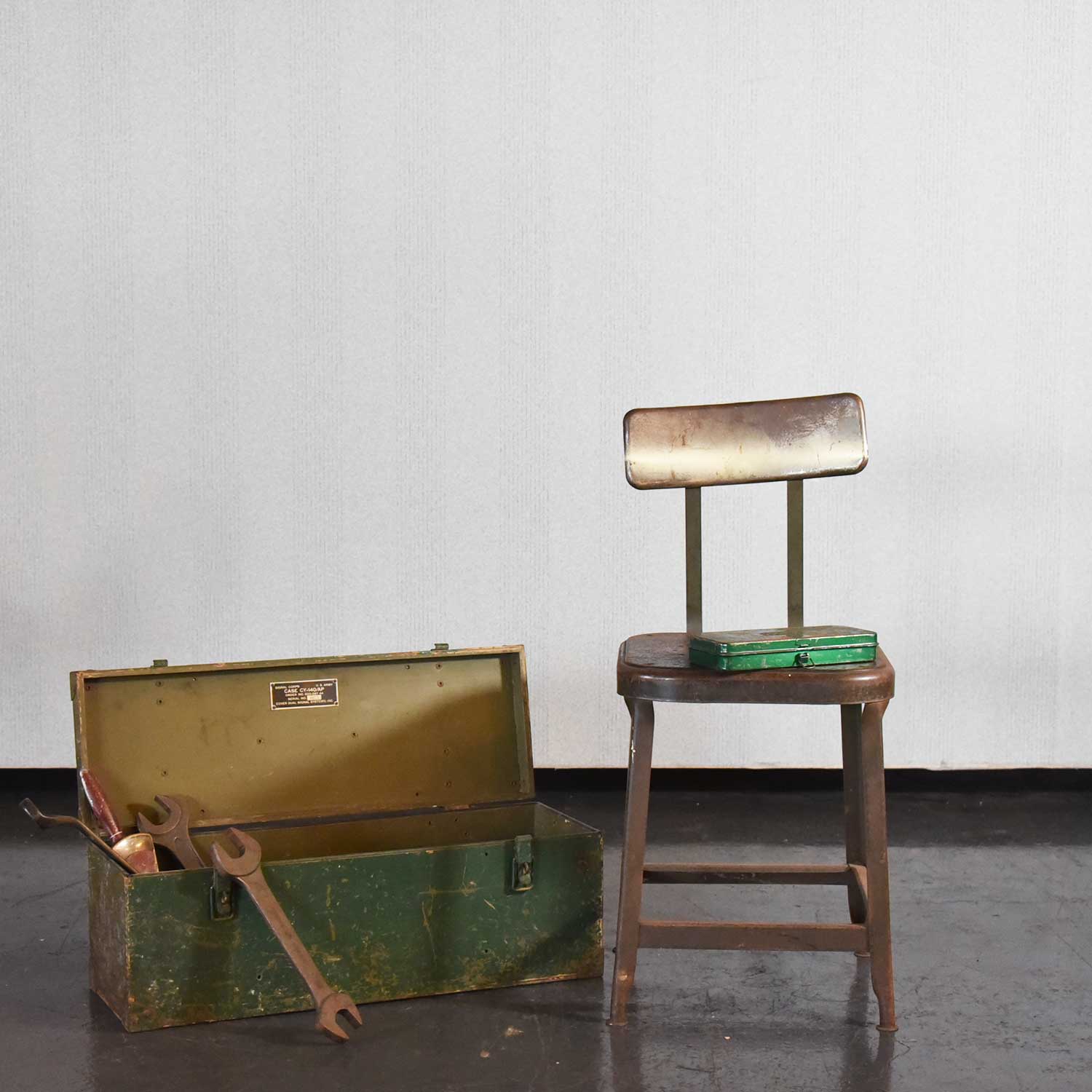 インダストリアル アイアンチェア CH-56 – 神戸アンティークウェアハウス