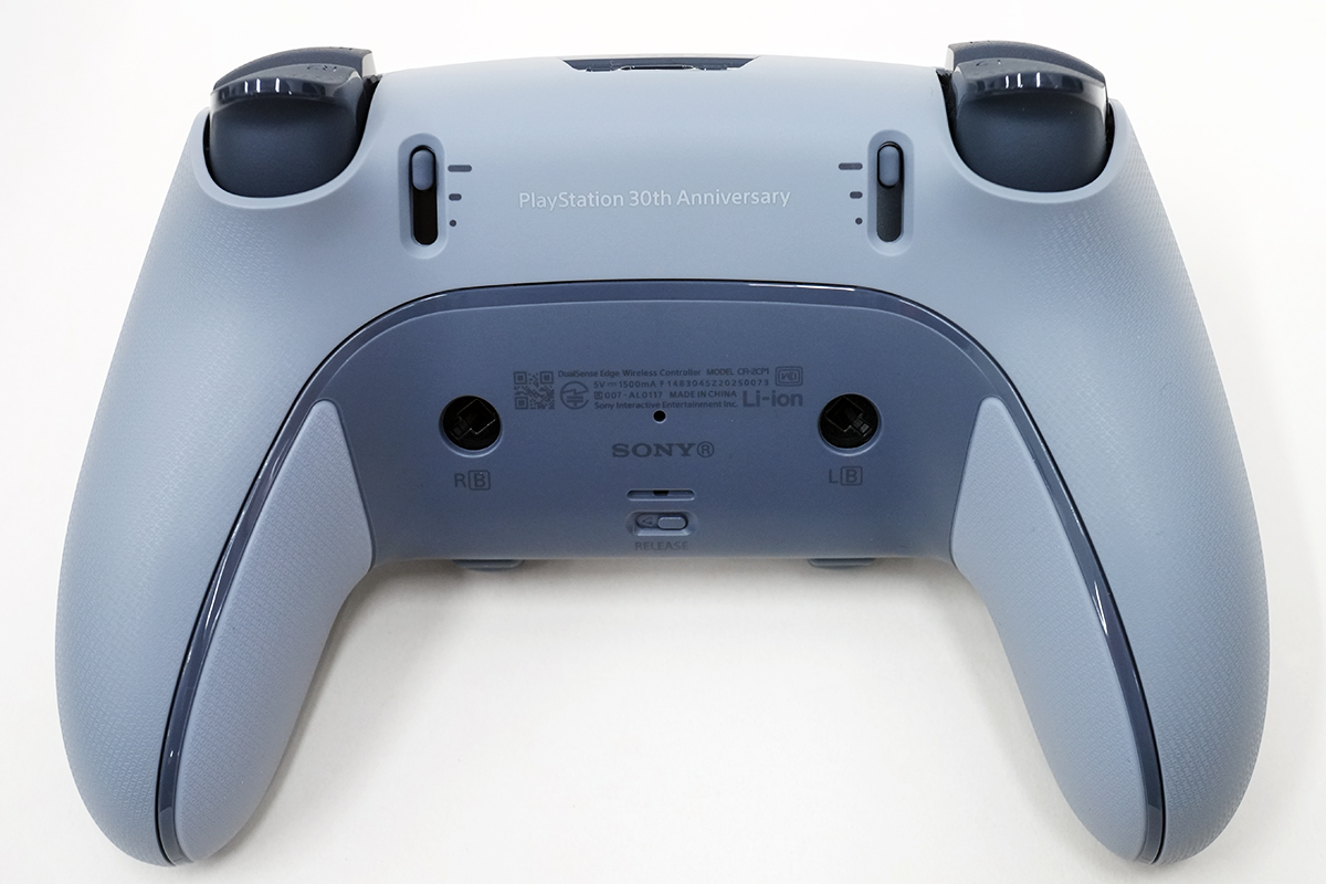 初代PlayStation デザインになった「DualSense Edge / DualSense