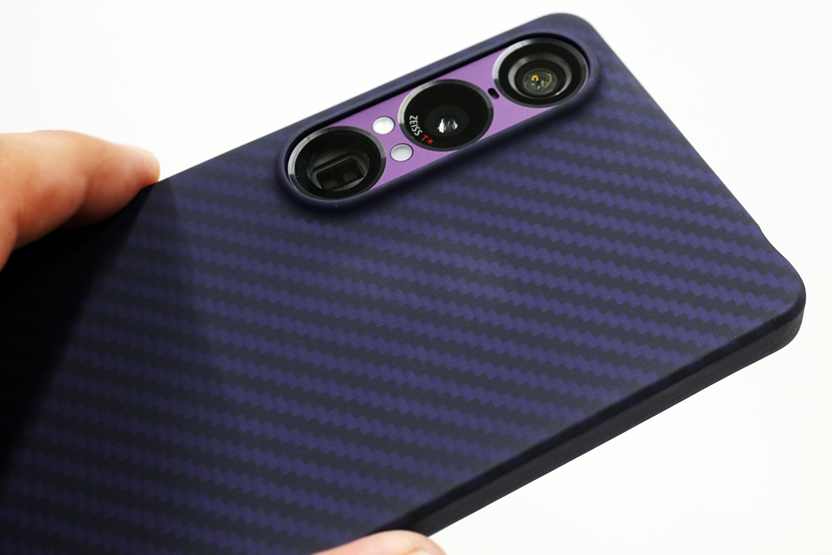 新色”ミッドナイトパープル”アラミド繊維ケースDeff「Ultra Slim