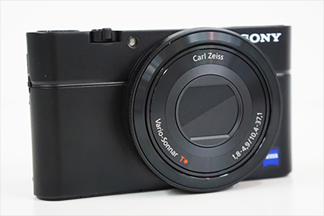 プレミアムコンパクトの金字塔をうちたてたRX100シリーズ初代モデル