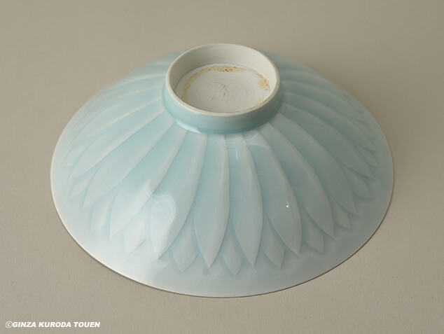 塚本快示 青白磁刻花文碗 | 銀座 黒田陶苑