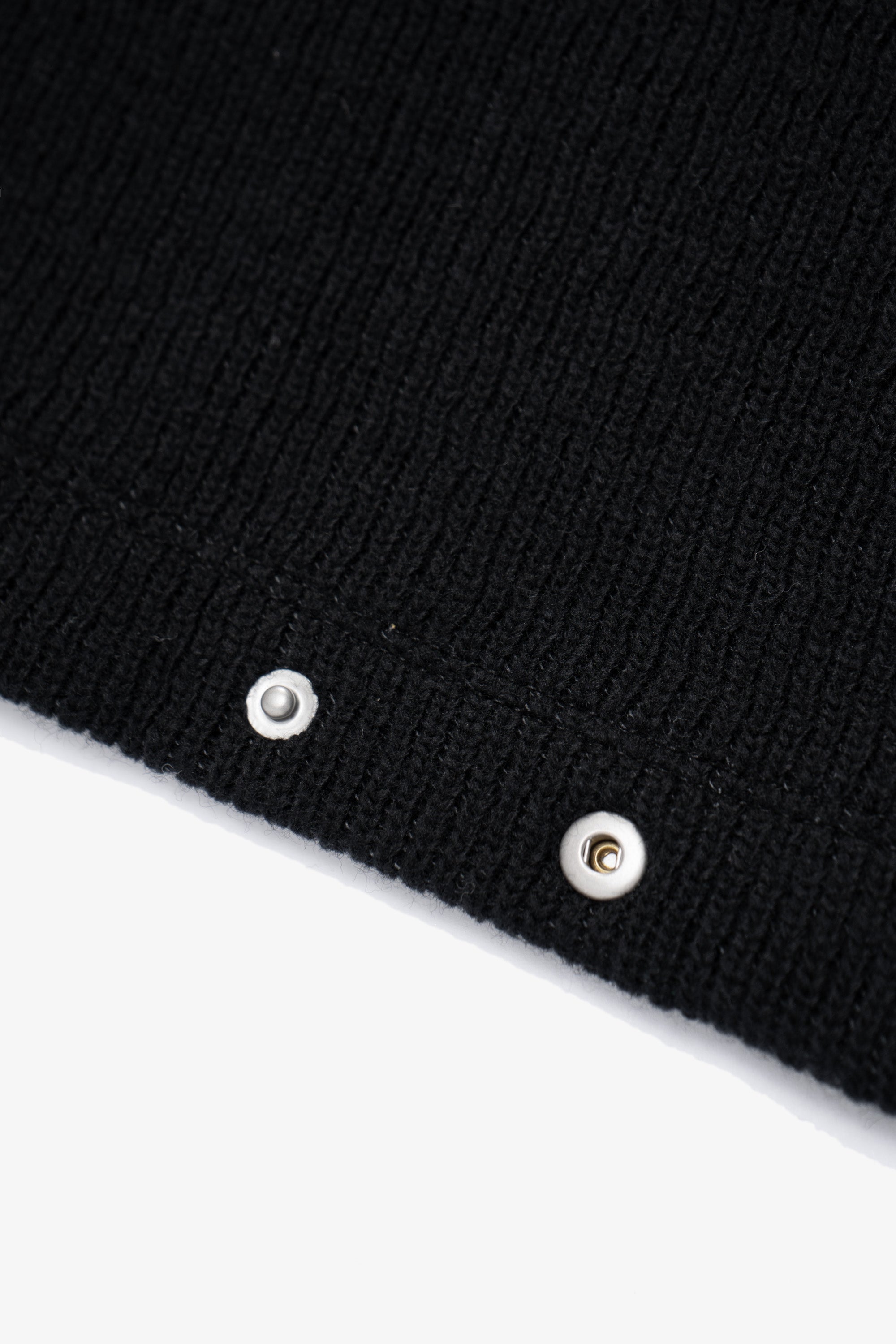 V NECK SNAP SWEATER - BLACK – LADY WHITE CO.