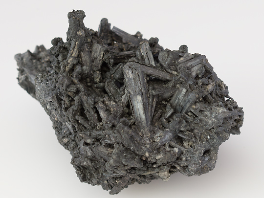 輝蒼鉛鉱 Bismuthinite 鉱物たちの庭