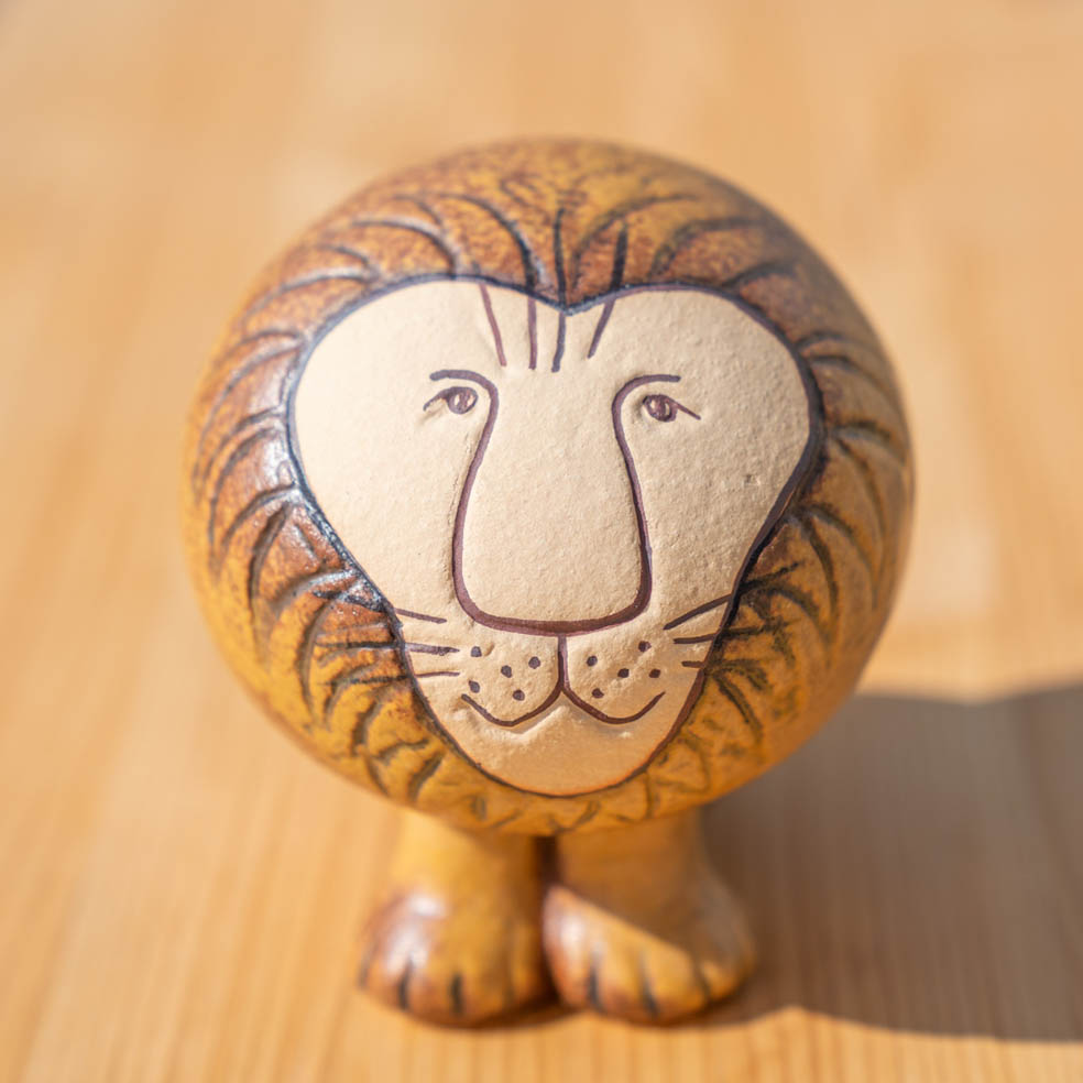 スウェーデンの陶芸家 リサ・ラーソンの猫は一体一体表情が違う