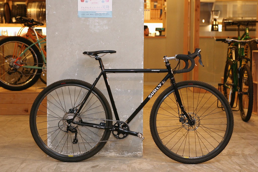 キャンプシーズンにオススメの Surly/サーリー Straggler/ストラグラー