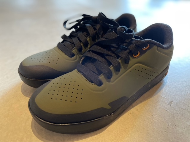 GIROのナイスなフラットペダルシューズ！！ LATCH 入荷致しました