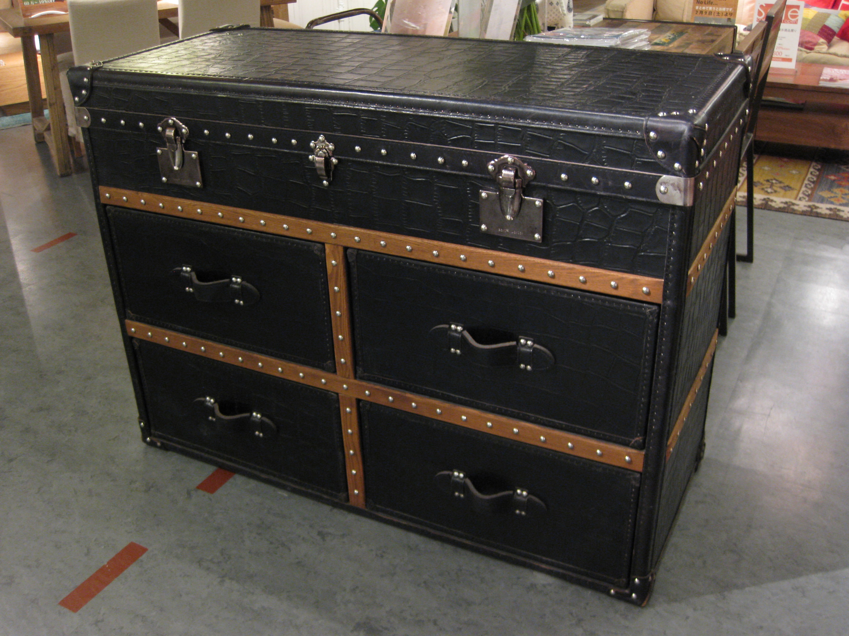 イギリス発・HALOトランクチェスト ｜ リビングハウス企業サイト【公式