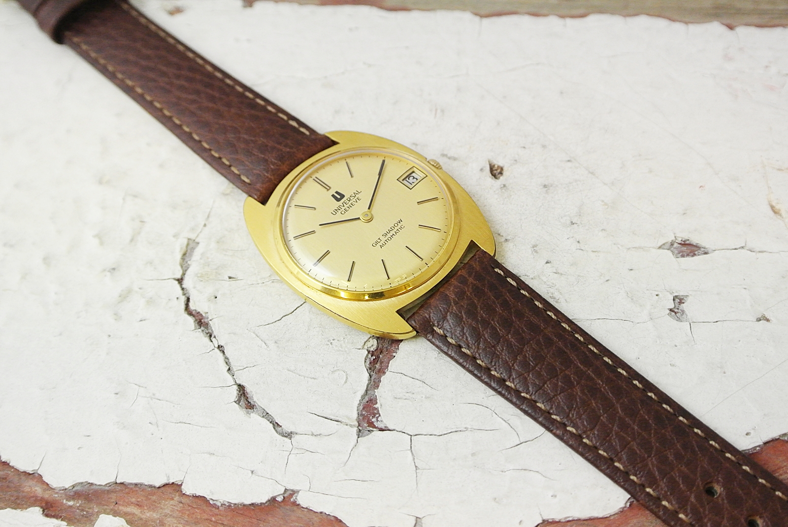 UNIVERSAL GENEVE GILTSHADOW | L o'clock