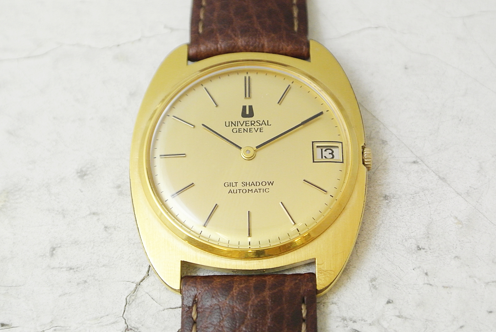 UNIVERSAL GENEVE GILTSHADOW | L o'clock