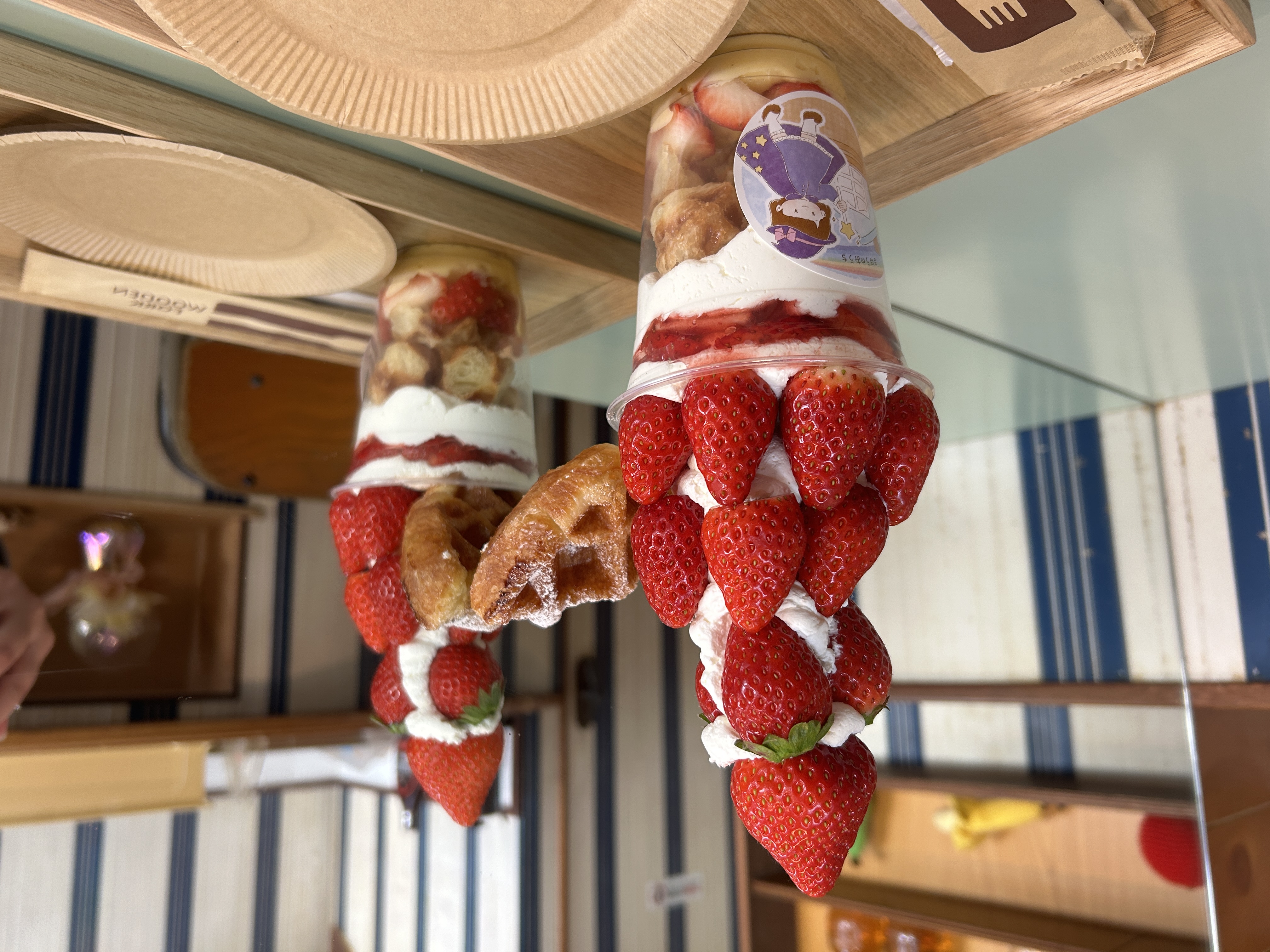 まほうのおうち】いちご盛々のいちごパフェ│LOG OITA