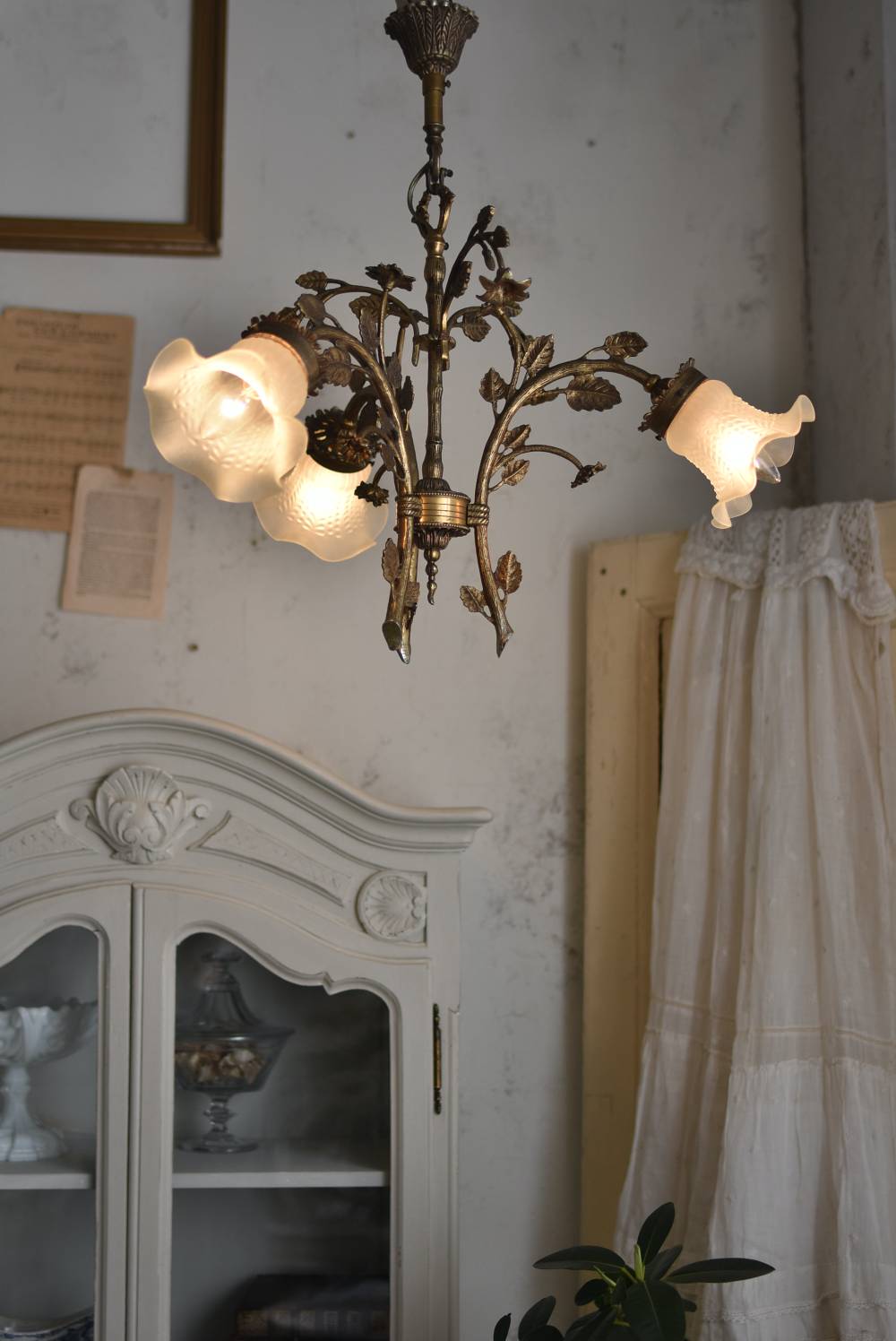 フランスアンティーク照明 3灯シャンデリア.15 ガラスシェードランプ