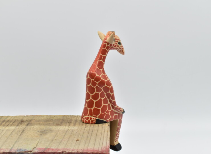 ケニア 木彫 おすわり動物シリーズ キリン - 世田谷雑貨店LOU&DECO