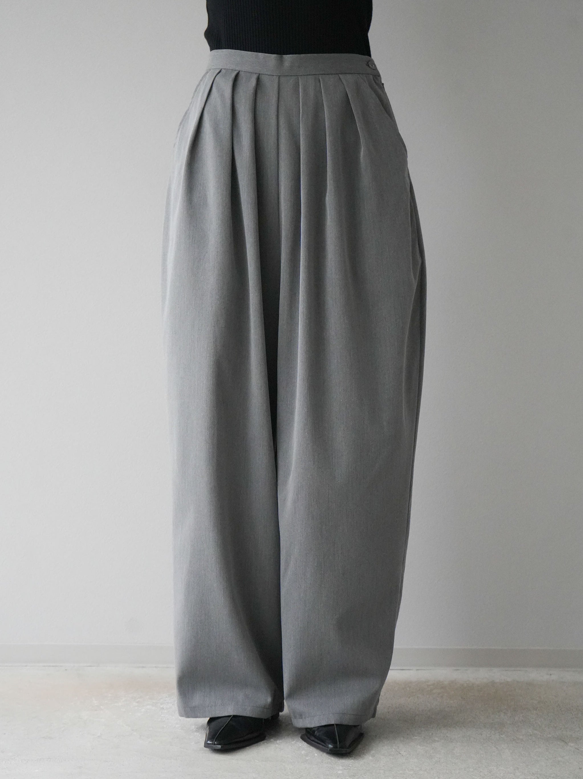 予約]3タックコクーンパンツ/グレー – Lumier