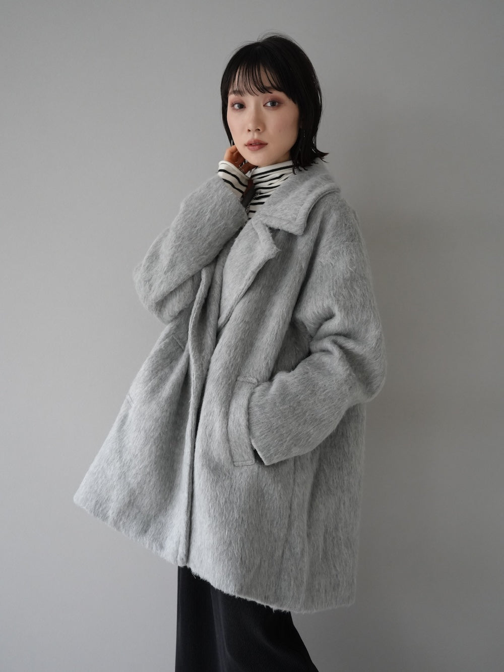 予約]シャギーPコート/グレー – Lumier