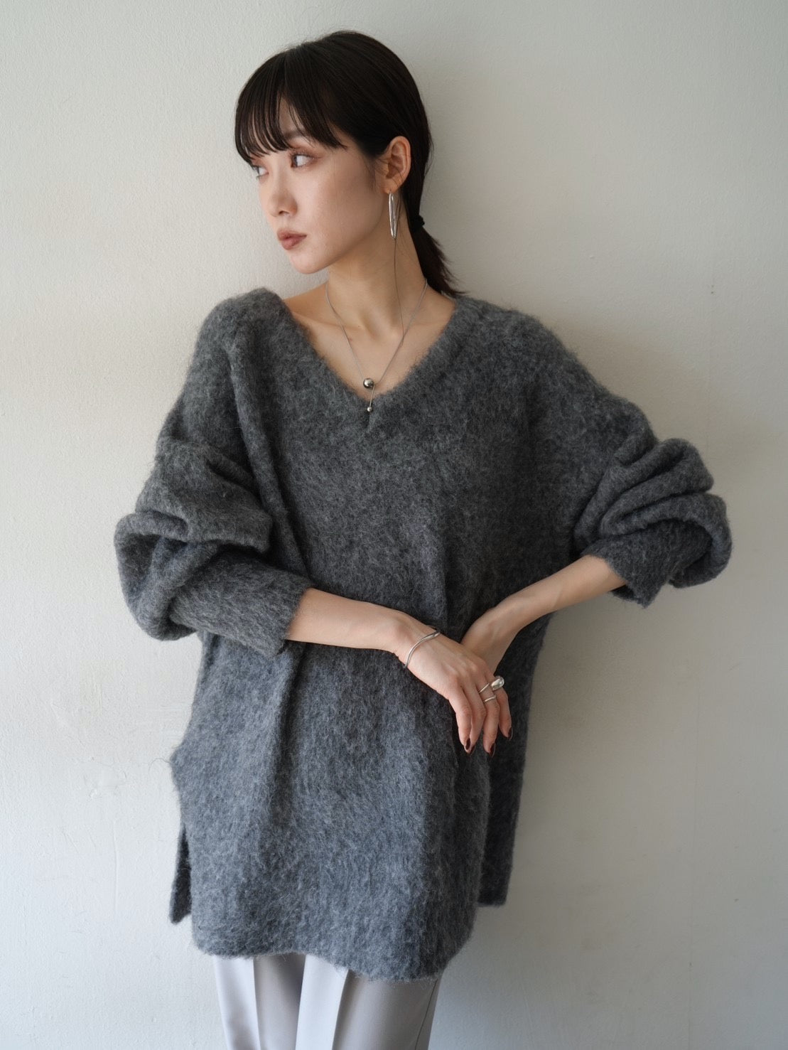 予約]オーバーモヘアニットプルオーバー/チャコール – Lumier