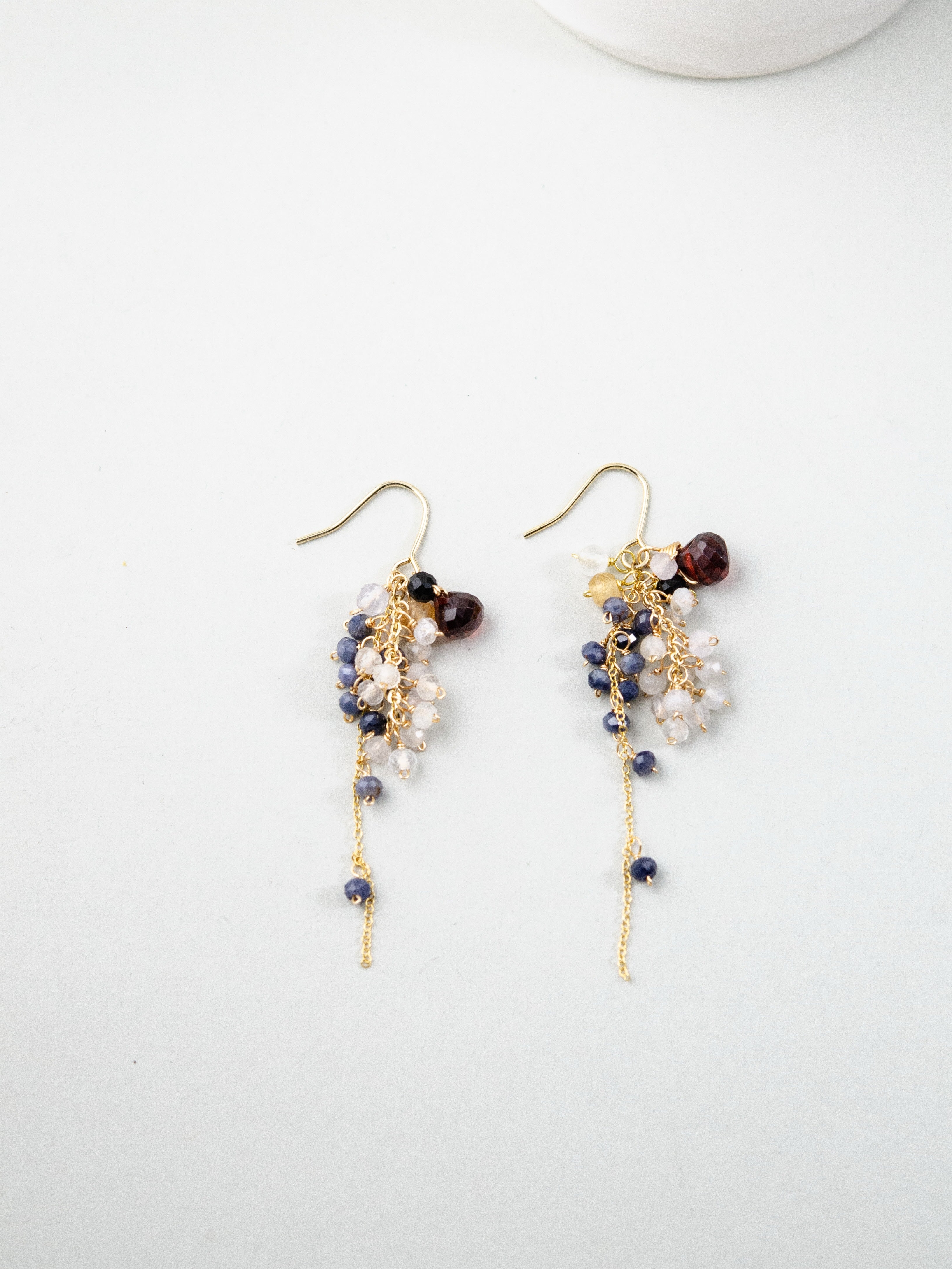 ガーネット & サファイア 揺れる ピアス - 【イヤリング変更可】深みの