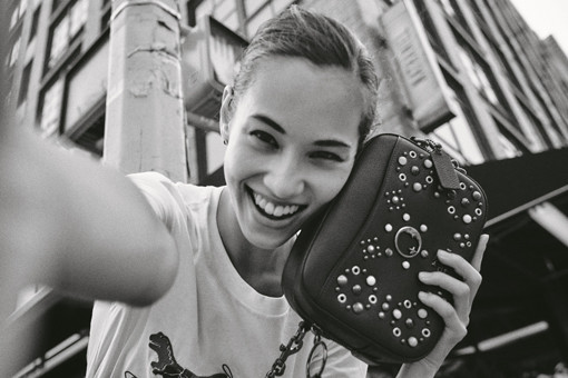 日本限定！ コーチ×水原希子のコラボ第2弾が到着。｜Fashion