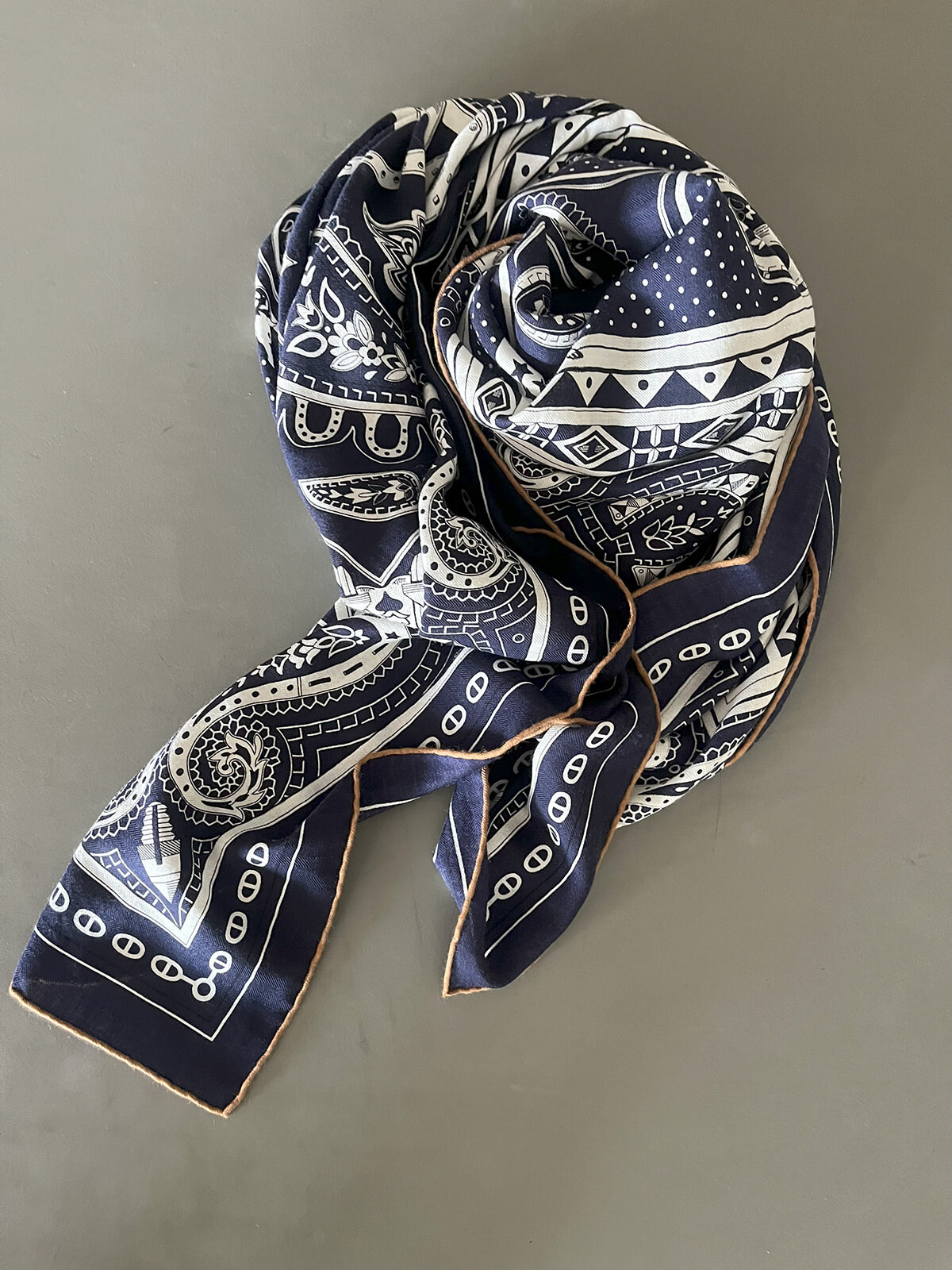 あ*き様 HERMES キノコ柄 スカーフ カレ90 エルメス シルク ネイビー