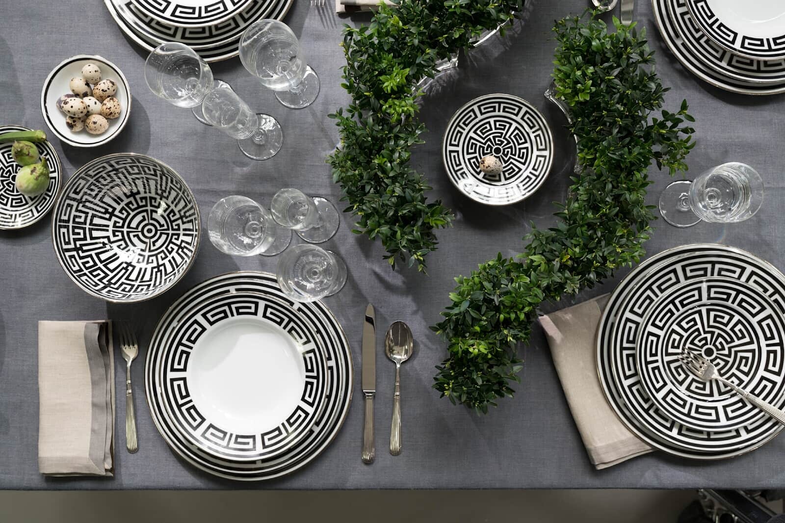 ジノリ 1735の食器を布使いで遊ぶ、イタリア風モダンオリエンタルな