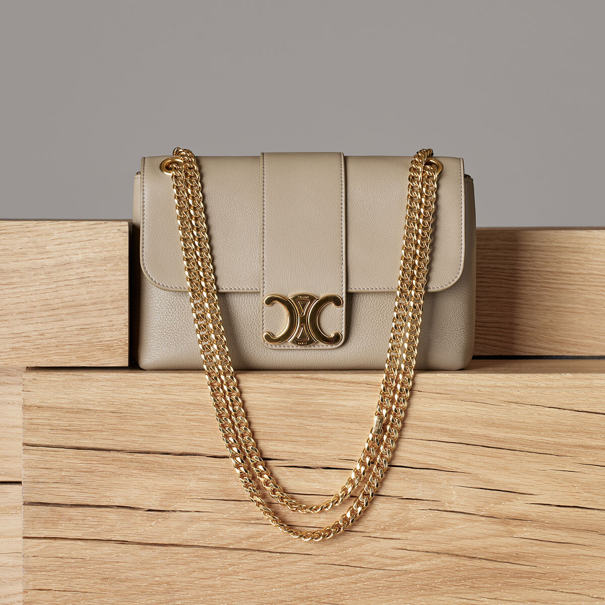 セリーヌから、気になるふたつの新作バッグが発売！｜Fashion