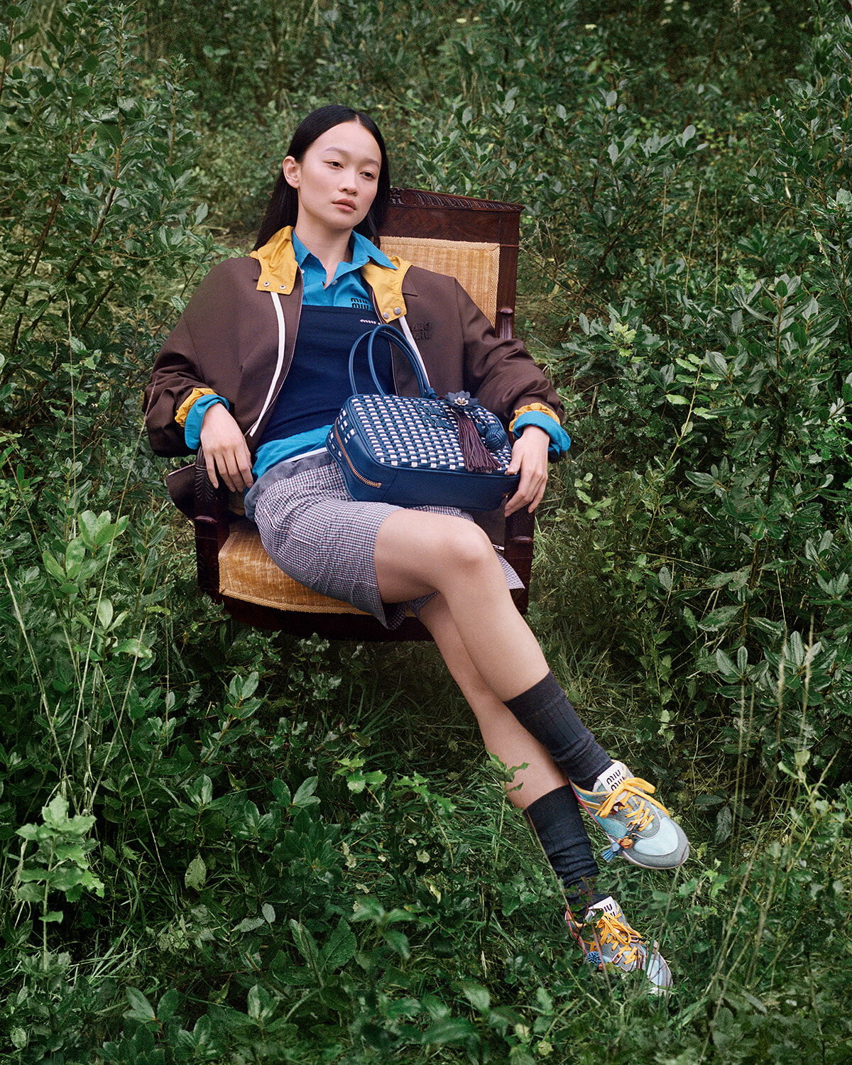 舞台は自宅のような避暑地。ミュウミュウ 2025年 プレフォール