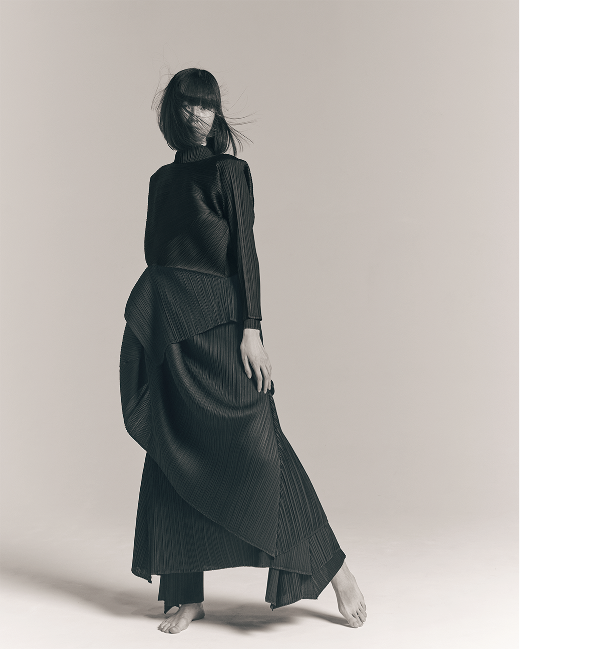 一本の糸から始まったプリーツ プリーズ イッセイ ミヤケ。創造の原点