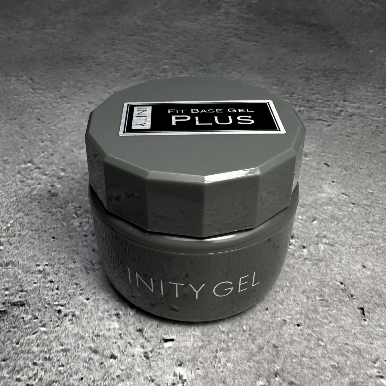 ベース塗布とフォルム形成に特化した次世代のフィルインジェル「Fit