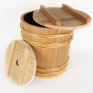 桶職人の手作り木桶｜越前有機味噌蔵 マルカワみそ