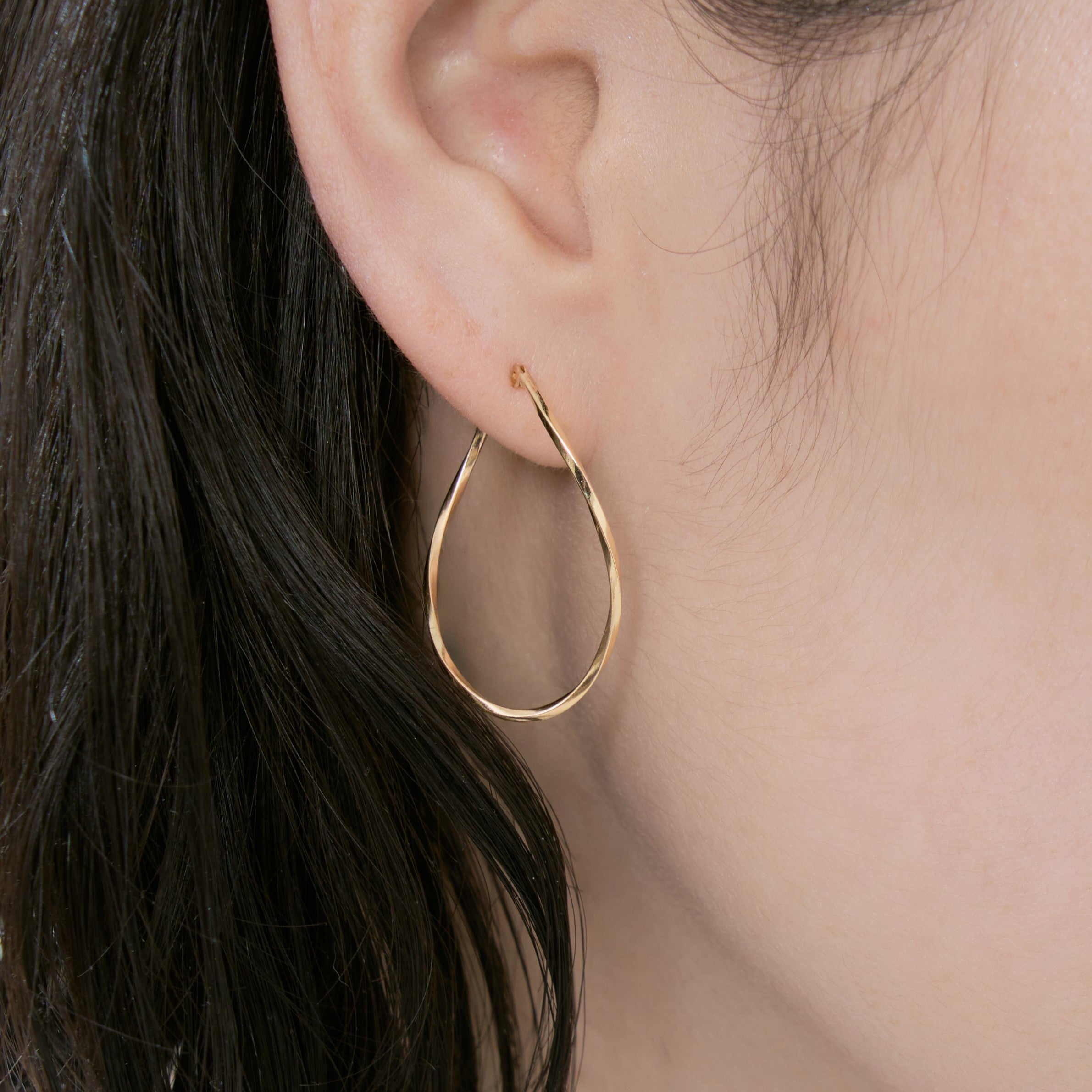 K10 ひねり フープピアス - me.（エムイードット）