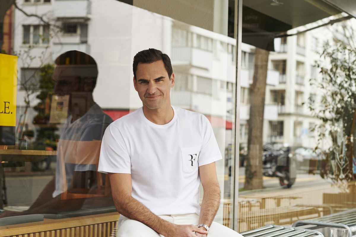 ユニクロ」がテニス選手ロジャー・フェデラーとコラボしたTシャツを