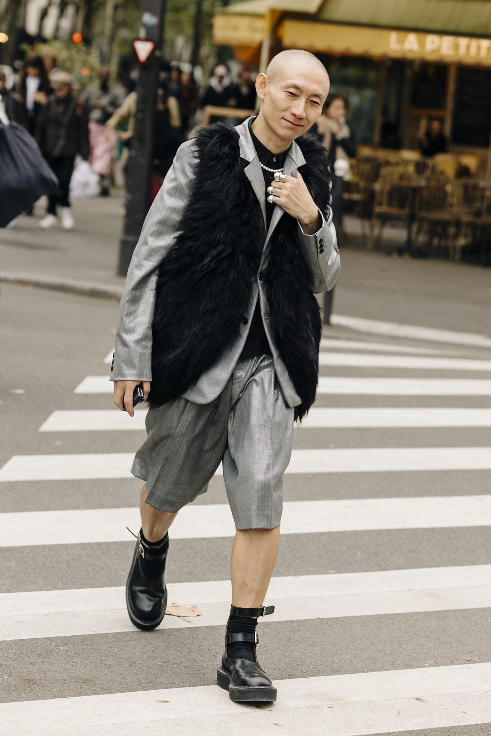 スナップ】モノトーンに染まる「ギャルソン」ラバー 全身からあふれ