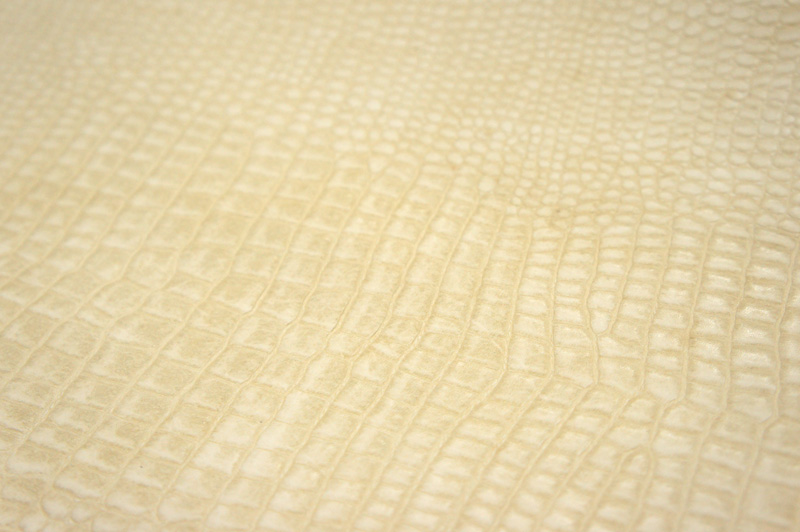 スモールクロコ型押し(牛革) 裁ち革2030 | レザークラフト・ドット