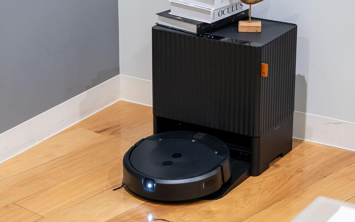Roomba i7 黒色 自動充電ドック付き iRobot Roomba i7 ブラック 本体