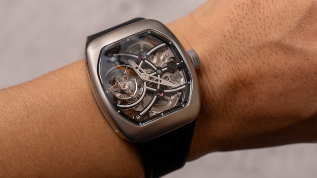 全方位スケルトンという挑戦。自動巻きなのにここまで｢透けさせた｣のは