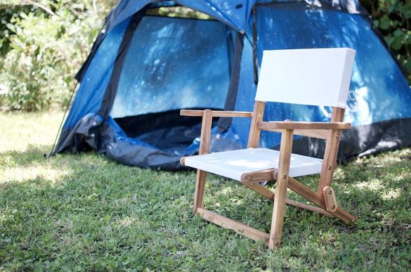 ニトリの木製ローチェアは、インでもアウトでも大活躍の逸品だね