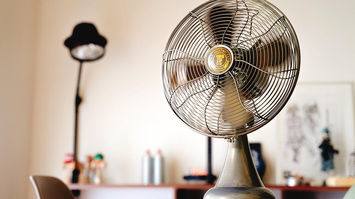 マイ定番スタイルがAR化！ 「涼しくなっても手放したくない扇風機」を