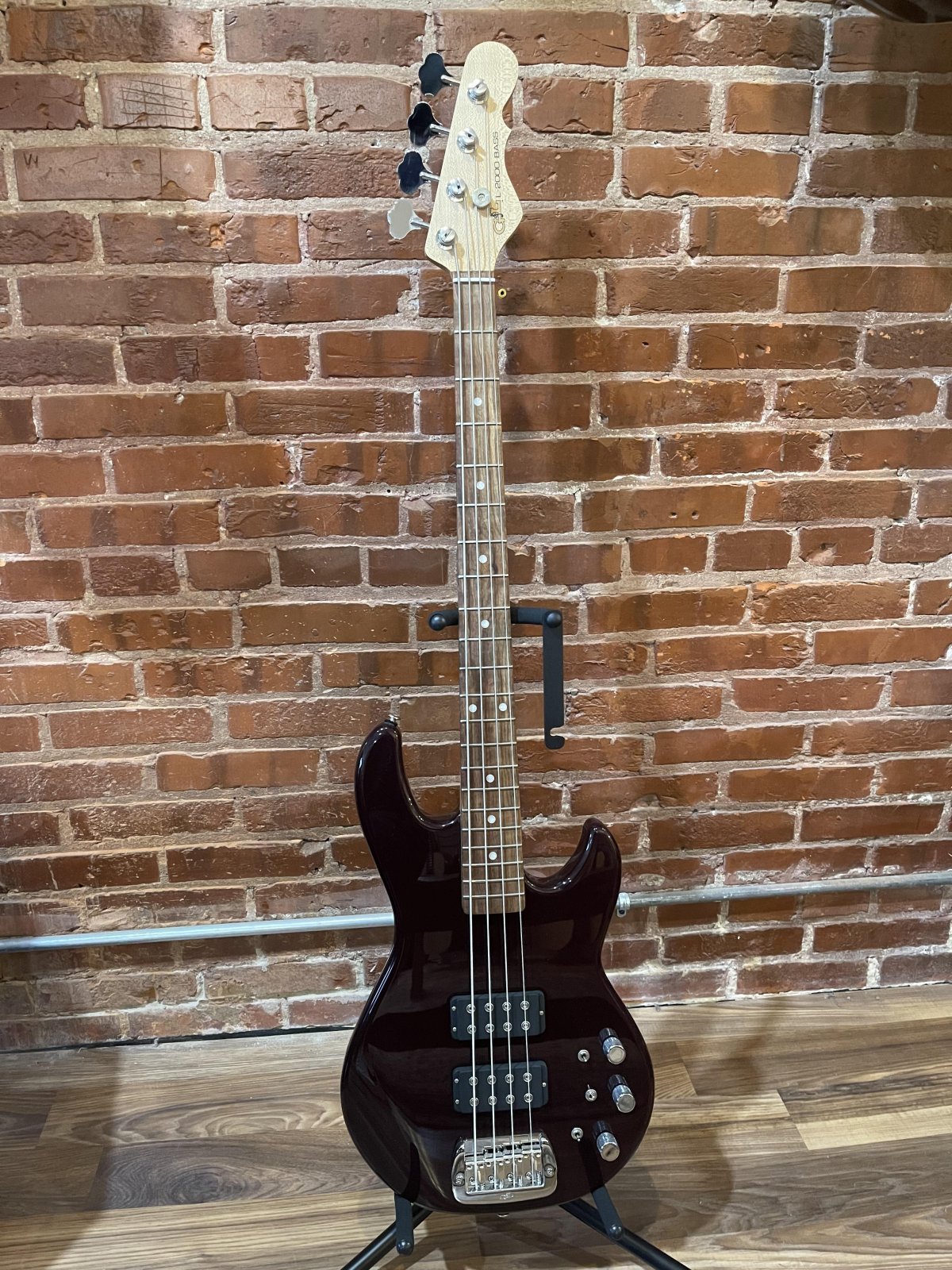 G&L Fullerton Deluxe L-2000 Bass Guitar | Garnet Metallic w/G&L