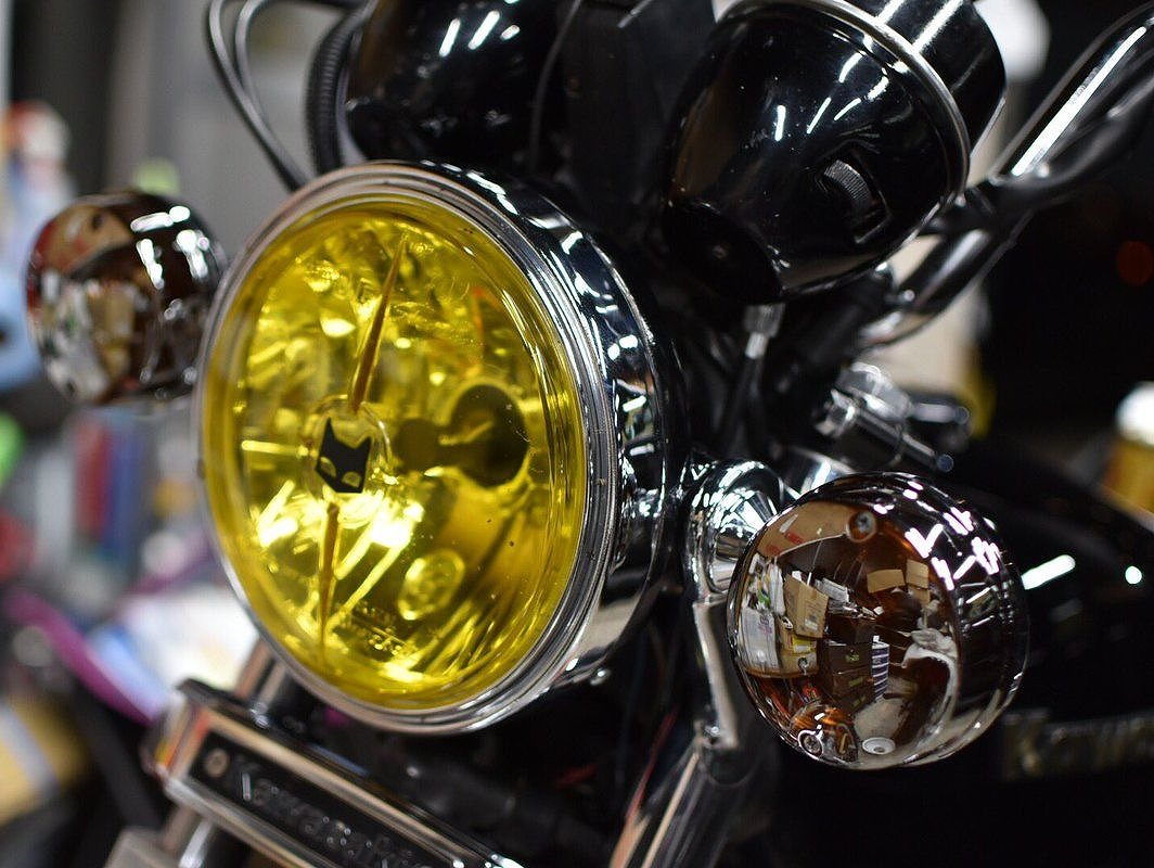 ウインカー、テールレンズの透かしメッキ加工