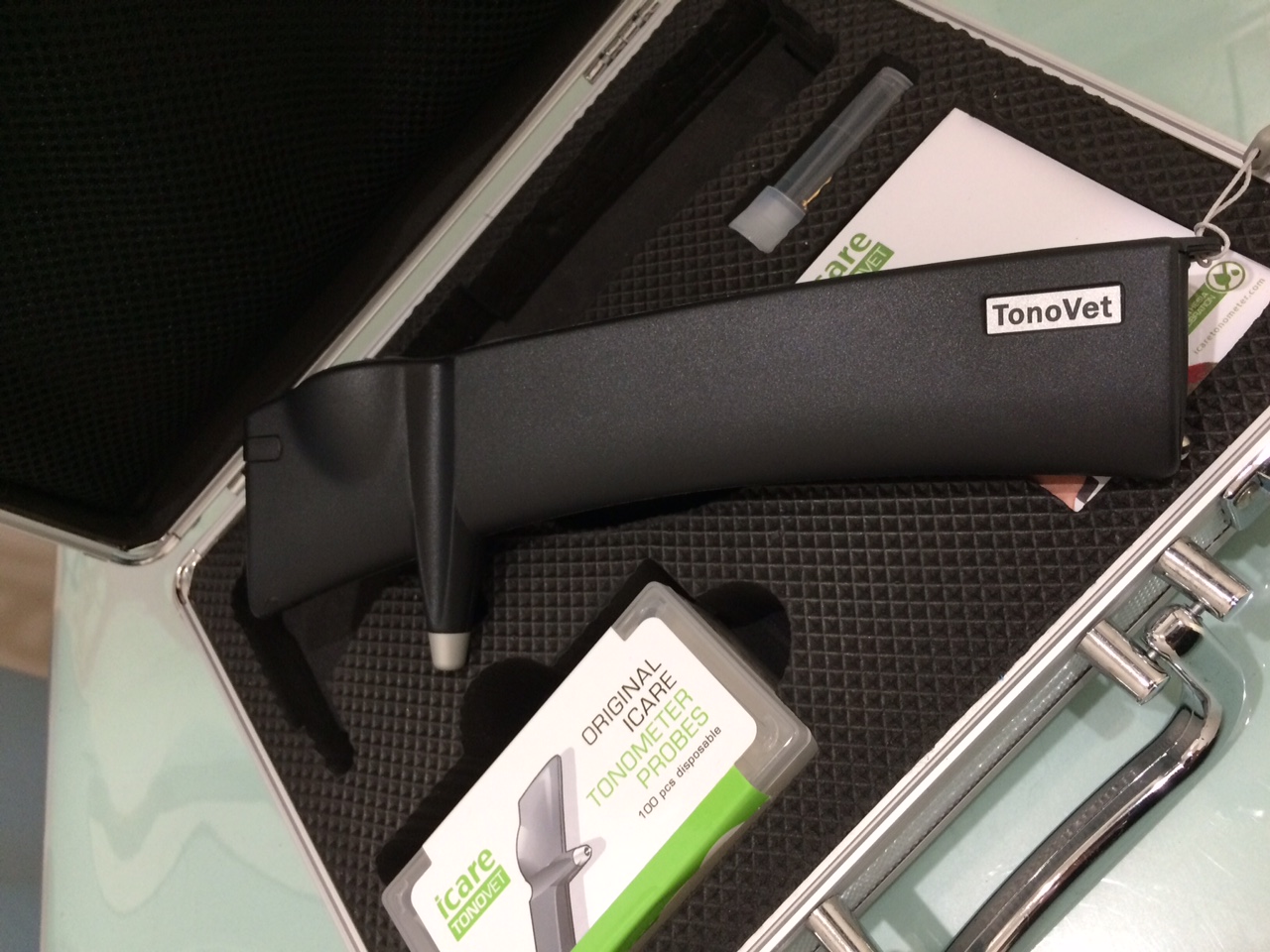 緑内障の診断に（眼圧計：トノベット） ｜ メルどうぶつ病院｜小山市で