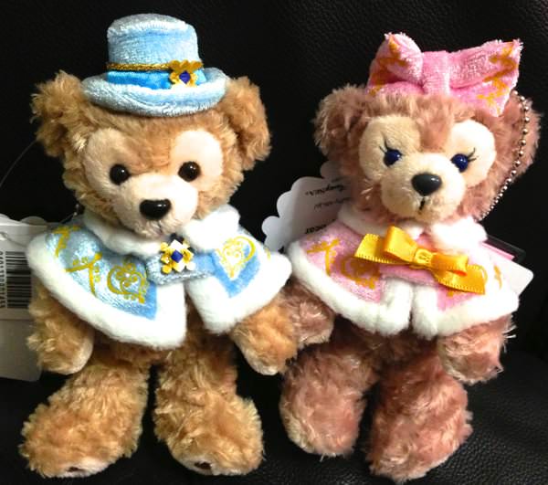 2013クリスマスのダッフィーとシェリーメイのぬいぐるみバッジ