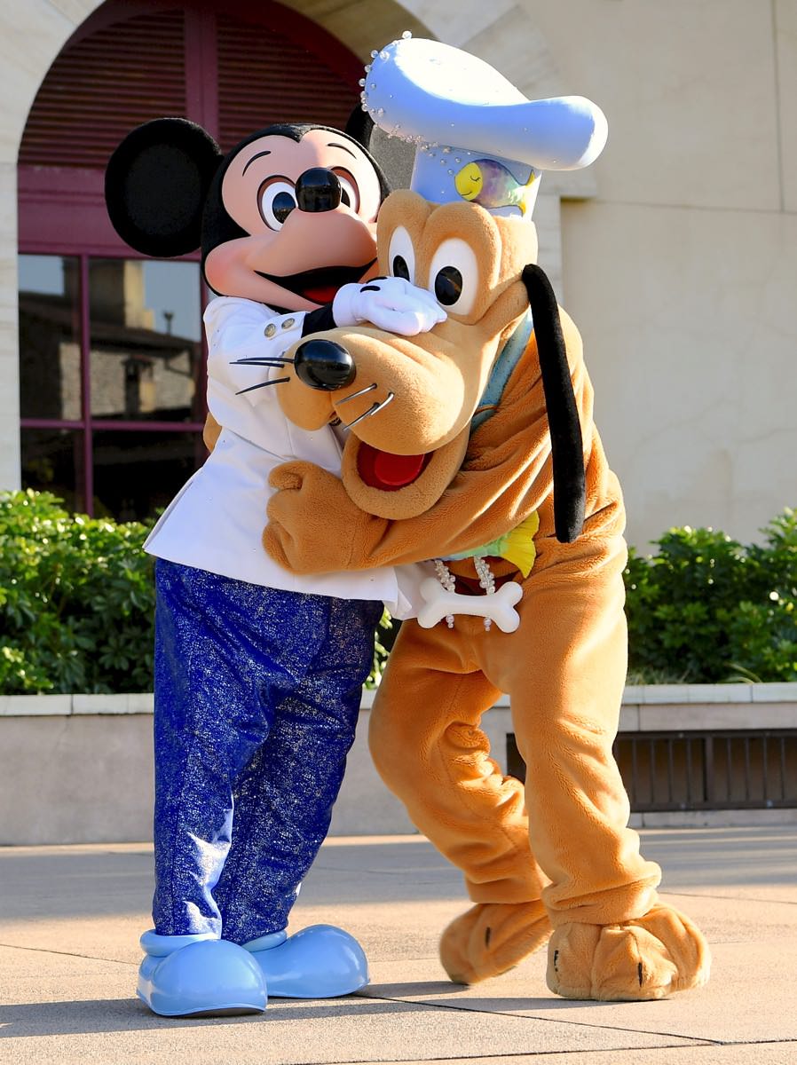 プルートがミッキーにお誕生日プレゼント！東京ディズニーシー