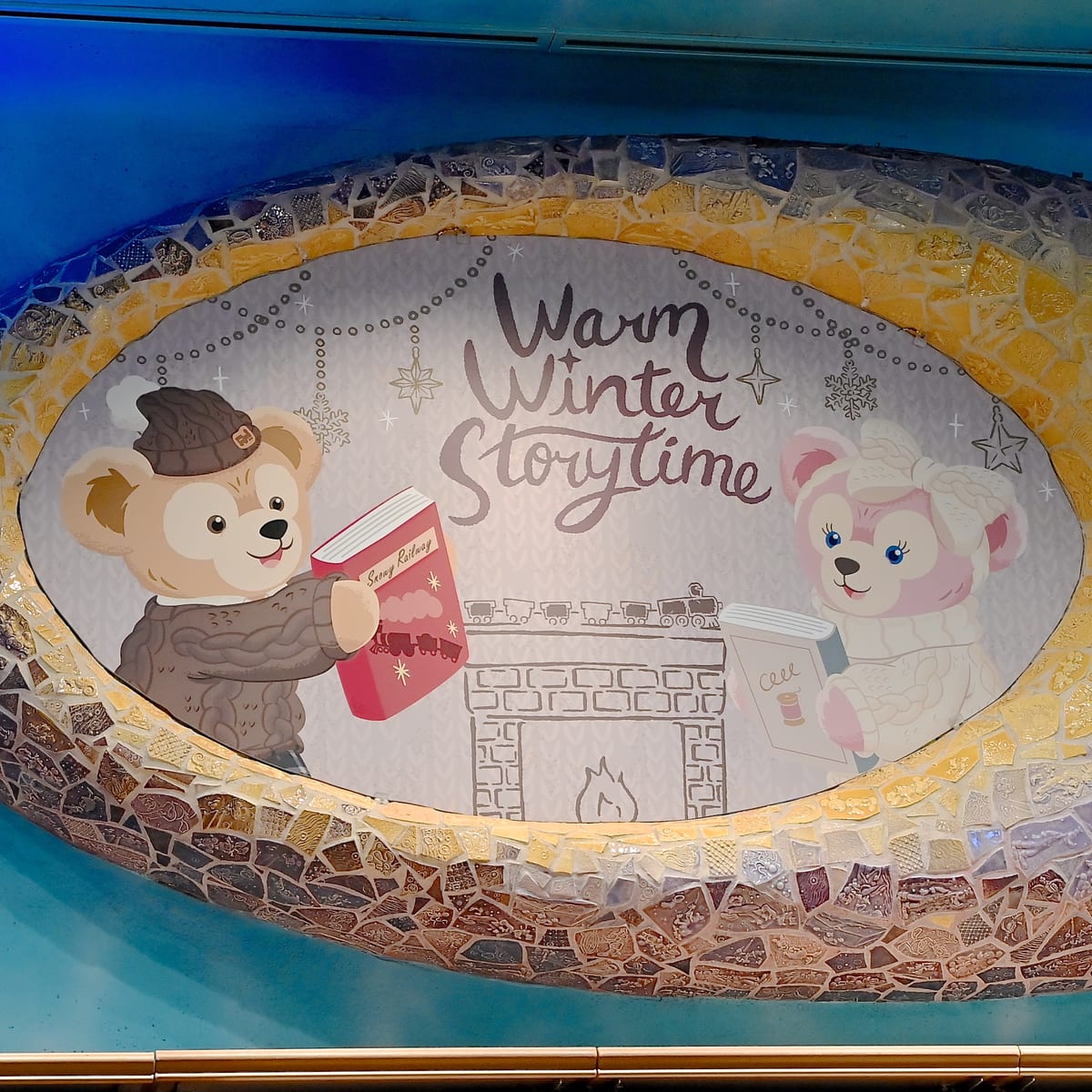 仲良く絵本を読むダッフィー＆シェリーメイ！「ダッフィー＆フレンズの