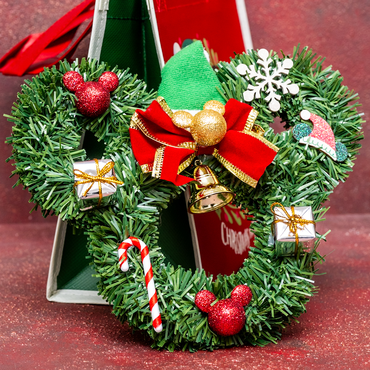 クリスマスを盛り上げるアイテムがいっぱい！ディズニーストア